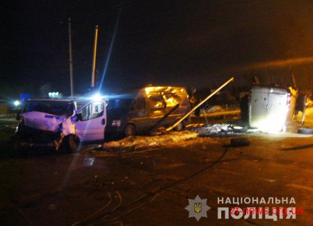 У Коростені зіштовхнулися три мікроавтобуси, один з автомобілів перекинувся