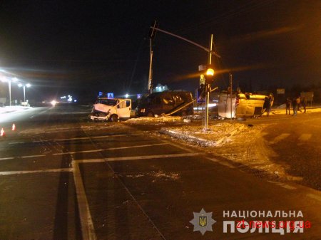 У Коростені зіштовхнулися три мікроавтобуси, один з автомобілів перекинувся