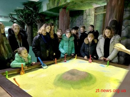Центр допомоги учасникам АТО організував новорічну екскурсію для дітей
