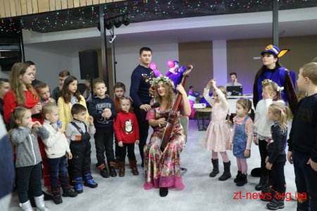 В Домі ветерана влаштували новорічне свято для маленьких житомирян
