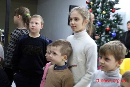 В Домі ветерана влаштували новорічне свято для маленьких житомирян