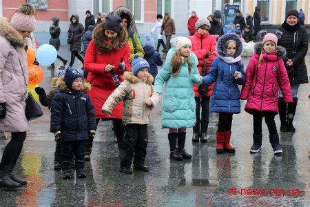На Михайлівській для дітей влаштували казкові фотозони, вікторину, дискотеку
