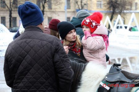 На Михайлівській для дітей влаштували казкові фотозони, вікторину, дискотеку
