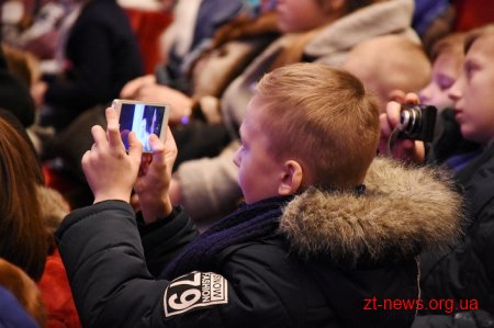 У Житомирі влаштували новорічне свято для тисячі дітей з різних районів області