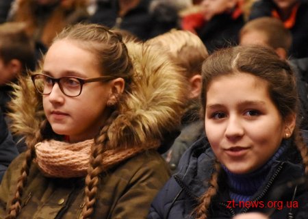 У Житомирі влаштували новорічне свято для тисячі дітей з різних районів області
