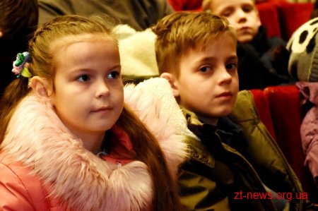 У Житомирі влаштували новорічне свято для тисячі дітей з різних районів області