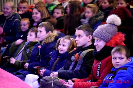 У Житомирі влаштували новорічне свято для тисячі дітей з різних районів області