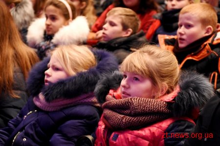 У Житомирі влаштували новорічне свято для тисячі дітей з різних районів області