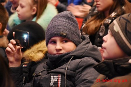 У Житомирі влаштували новорічне свято для тисячі дітей з різних районів області