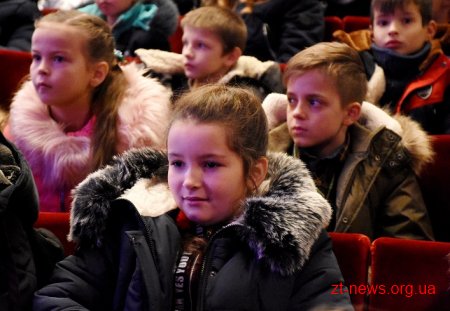 У Житомирі влаштували новорічне свято для тисячі дітей з різних районів області