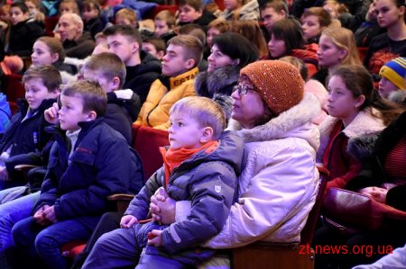 У Житомирі влаштували новорічне свято для тисячі дітей з різних районів області