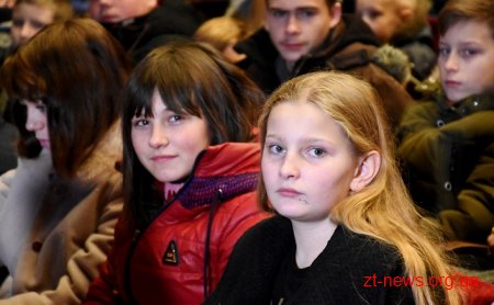 У Житомирі влаштували новорічне свято для тисячі дітей з різних районів області