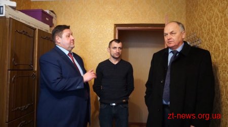 Ігор Гундич відвідав родину, яка нещодавно придбала квартиру за рахунок допомоги від держави