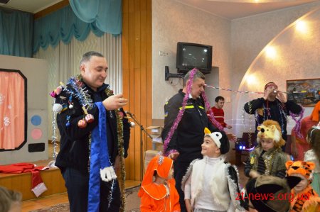 Житомирські рятувальники провели Новорічний ранок для своїх дітей