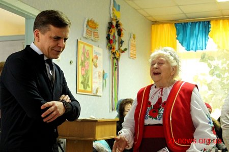 Сергій Сухомлин відвідав житомирський територіальний центр та привітав колектив із новорічними святами