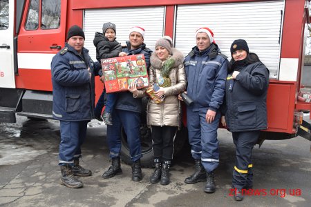 Миколаївські та житомирські рятувальники подарували новорічний сюрприз п’ятирічному хлопчику