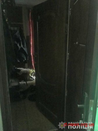 Чоловіка, який декілька днів не виходив на зв’язок, поліцейські знайшли непритомним у власній квартирі