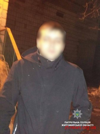 У Житомирі патрульні затримали трьох чоловіків, які намагалися обікрасти кондитерську