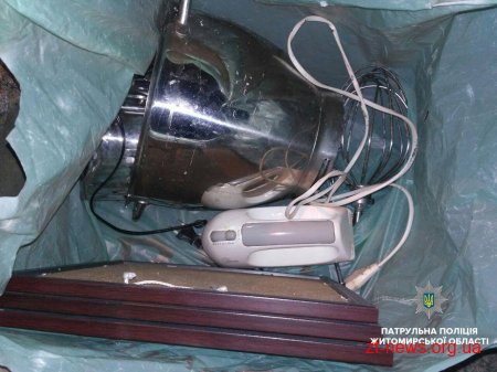У Житомирі патрульні затримали трьох чоловіків, які намагалися обікрасти кондитерську