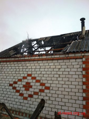У Бердичівському районі горів дах цегляної дачі