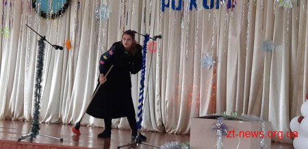 Солодкі подарунки до новорічних свят отримали учні молодших класів у Житомирі