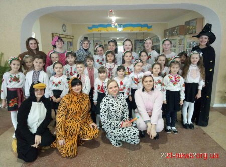 Солодкі подарунки до новорічних свят отримали учні молодших класів у Житомирі