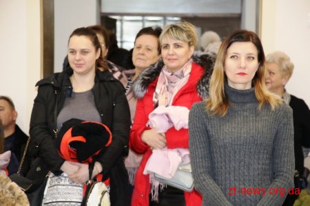 Солодкі подарунки до новорічних свят отримали учні молодших класів у Житомирі