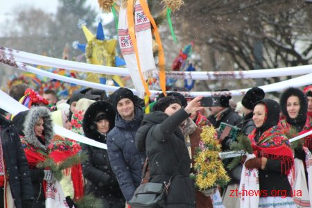 Житомиряни пройшли святковою ходою від Замкової гори до майдану імені Корольова