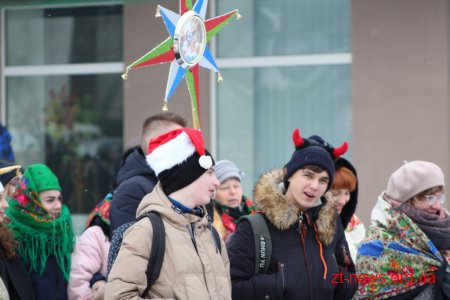 Житомиряни пройшли святковою ходою від Замкової гори до майдану імені Корольова