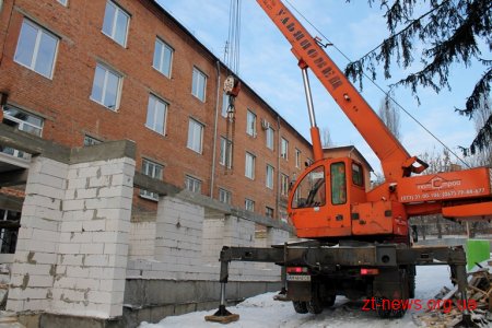 Реконструкція онкологічного диспансеру у Житомирі триває