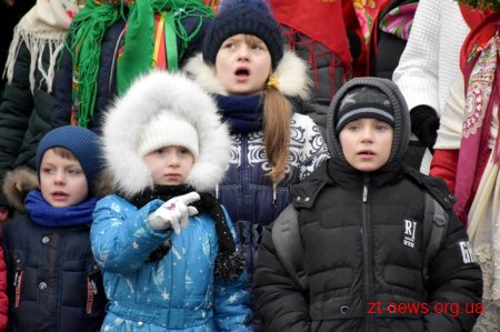 Близько 600 жителів Житомирщини заспівали разом колядку «Нова радість стала»