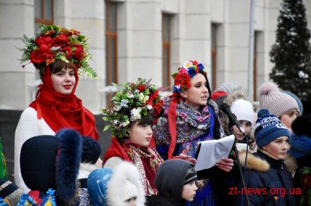 Близько 600 жителів Житомирщини заспівали разом колядку «Нова радість стала»