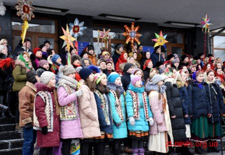 Близько 600 жителів Житомирщини заспівали разом колядку «Нова радість стала»