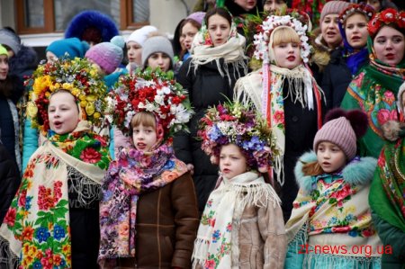 Близько 600 жителів Житомирщини заспівали разом колядку «Нова радість стала»