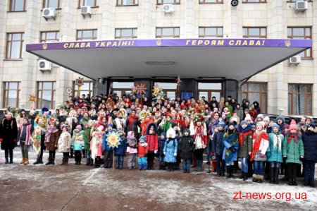 Близько 600 жителів Житомирщини заспівали разом колядку «Нова радість стала»