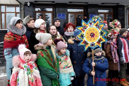 Близько 600 жителів Житомирщини заспівали разом колядку «Нова радість стала»