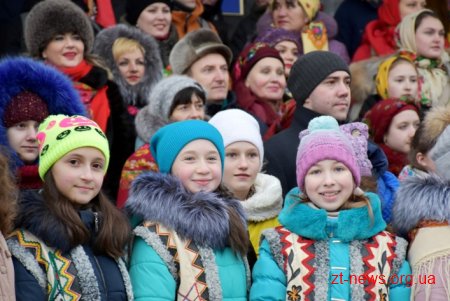 Близько 600 жителів Житомирщини заспівали разом колядку «Нова радість стала»