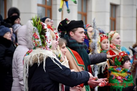Близько 600 жителів Житомирщини заспівали разом колядку «Нова радість стала»