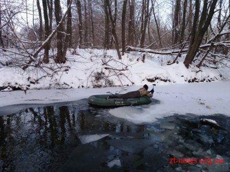 У Брусилові рятувальники дістали з річки чоловіка, якого розшукувала місцева поліція