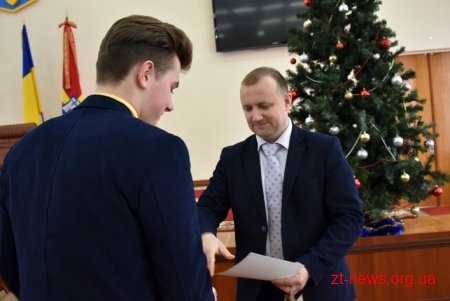 Понад 100 талановитих дітей Житомирщини відчули себе депутатами й отримали подарунки від Ігоря Гундича