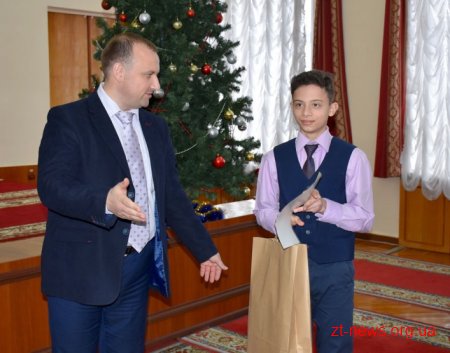 Понад 100 талановитих дітей Житомирщини відчули себе депутатами й отримали подарунки від Ігоря Гундича