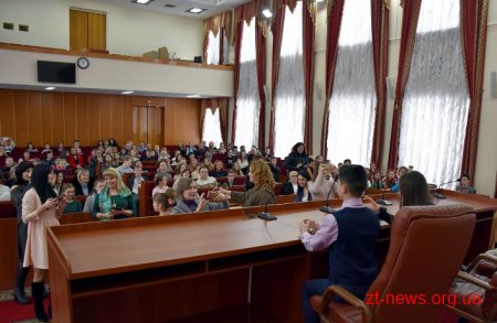 Понад 100 талановитих дітей Житомирщини відчули себе депутатами й отримали подарунки від Ігоря Гундича