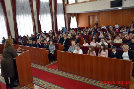 Понад 100 талановитих дітей Житомирщини відчули себе депутатами й отримали подарунки від Ігоря Гундича