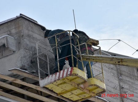 На стадіоні «Полісся» продовжують встановлювати конструкції для накриття західної трибуни