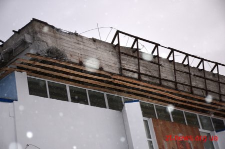 На стадіоні «Полісся» продовжують встановлювати конструкції для накриття західної трибуни