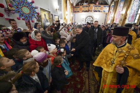 Близько 5 тисяч жителів області прийшли на представлення Томосу у Житомирі