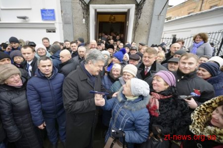 Близько 5 тисяч жителів області прийшли на представлення Томосу у Житомирі