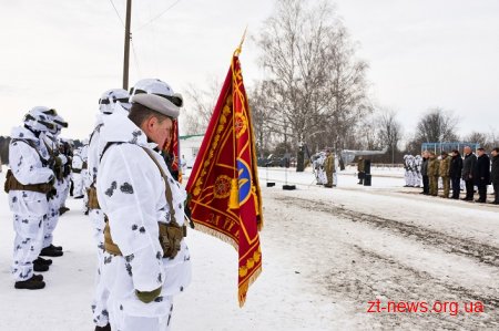 Петро Порошенко вручив бойовий прапор «хижим вовкам» Житомирщини