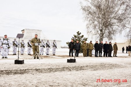 Петро Порошенко вручив бойовий прапор «хижим вовкам» Житомирщини