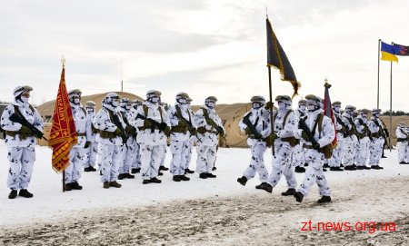 Петро Порошенко вручив бойовий прапор «хижим вовкам» Житомирщини